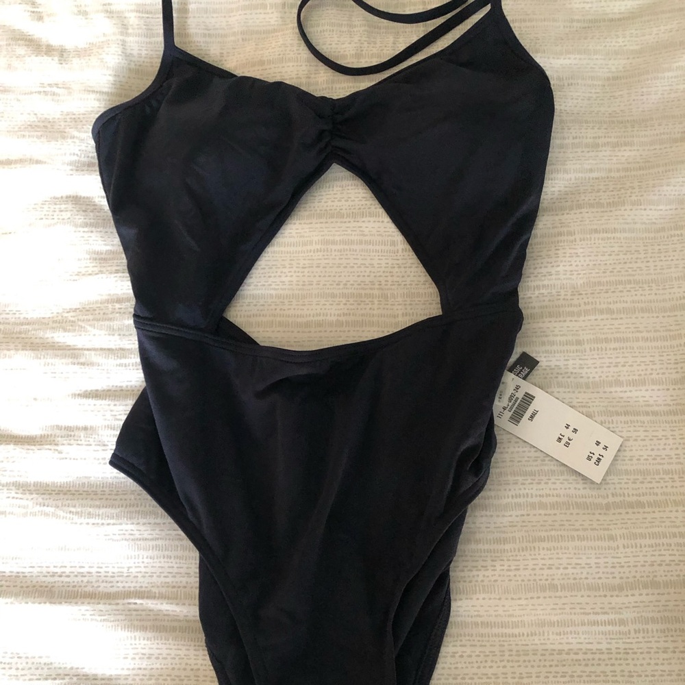 Abercrombie and Fitch cut out One Piece